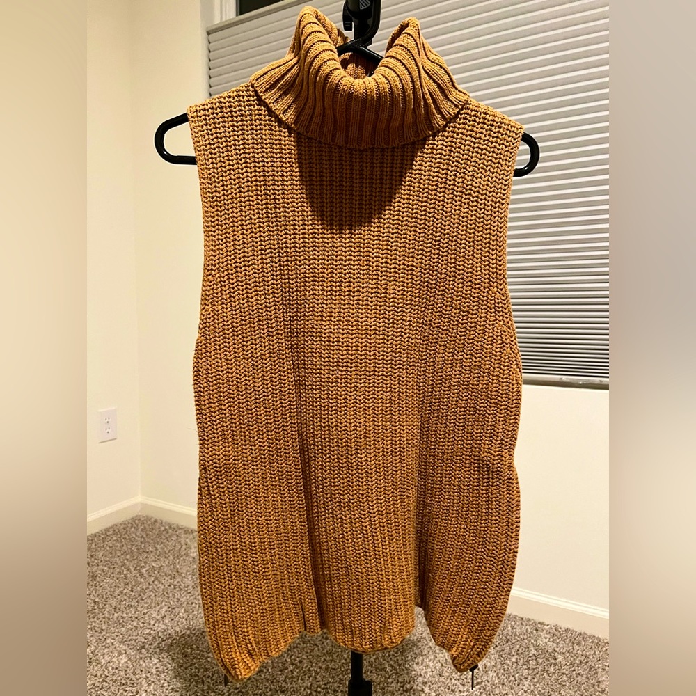FOREVER 21 Sleeveless Turtleneck Top
